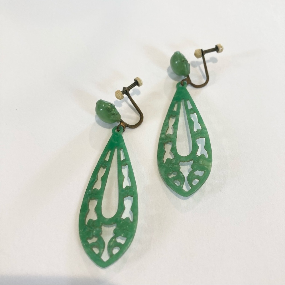 Vintage antique 1920s celluloid green dangle drop vintage screw back earrings - Picture 13 of 13